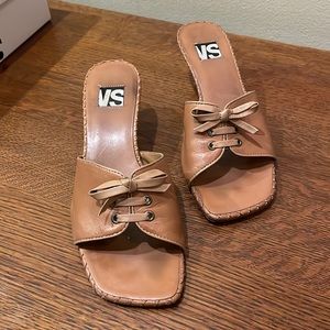 Sandals with kitten heels by VS